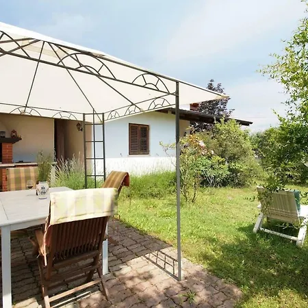 Holiday House With Spacious Backyard And Grill / Pet Friendly