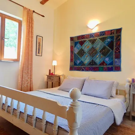 Holiday House With Spacious Backyard And Grill / Pet Friendly