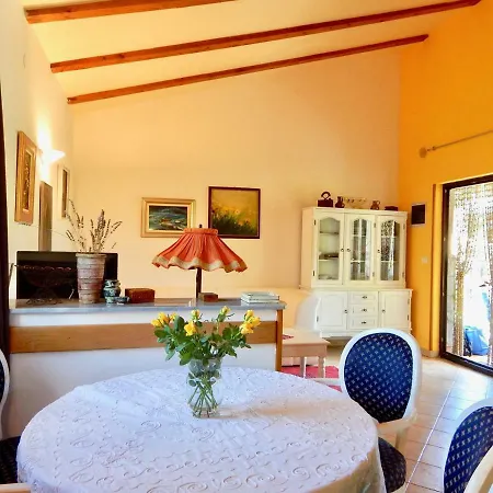 Holiday House With Spacious Backyard And Grill / Pet Friendly Tatil Evi