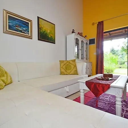 펜션 Holiday House With Spacious Backyard And Grill / Pet Friendly