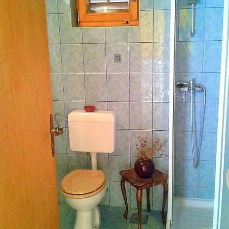 Holiday House With Spacious Backyard And Grill / Pet Friendly 펜션 *