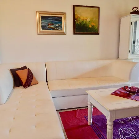 Holiday House With Spacious Backyard And Grill / Pet Friendly * Pavicini